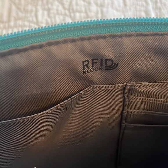 Large wristlet - Picture 3 of 3